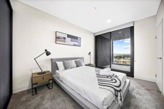 City&Bridge View 2 Bed+Study in Homebush - Sydney - 2