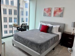 Ruby Getaway-Highrise, Balcony, Year-round Pool, City View! - Atlanta - 5