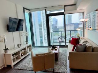 Ruby Getaway-Highrise, Balcony, Year-round Pool, City View! - 0