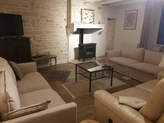 Charming holiday home with private pool - - 8