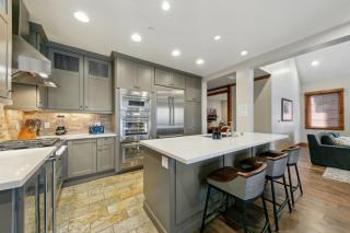 The PEAK Aconcagua 6 - The Ultimate in Lakefront Luxury - 7