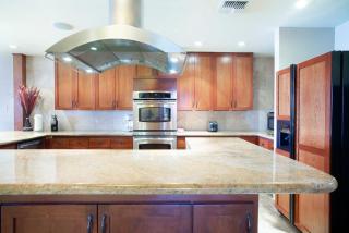 Oceanfront corner unit w/ ac! sk215- Sullivan - Kahana - 5