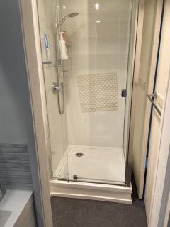 Close Motorway,Free Breakfast,Private & Spacious - 6