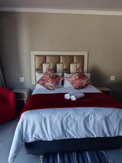 The Space Guesthouse Mondlo - - 8