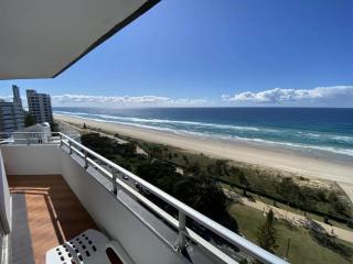 Absolute beachfront main beach Gold Coast - 4