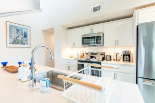 RiverWalk PentHouse Oasis w/Free Parking Gym Pool - 2