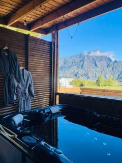 Bungalow la Jo Ya avec jacuzzi en supp À Bras-Sec - 0