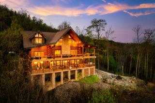 Timberwolf - Luxe 5 Star Retreat-May Deal-Game Rm-PS5-FirePit-Hot Tub - Gatlinburg - 7
