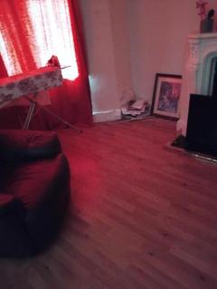 Furnished Room in a house near train station,bus stop and town center - 8