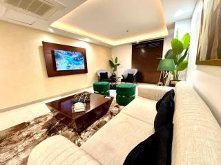 Sky Vista Apartments in Gold Crest Mall, DHA - Skyline Views - Lahore - 4