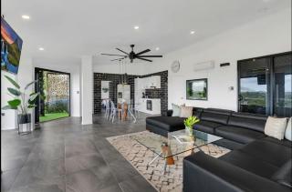 Modern 3BR Apartment - 3