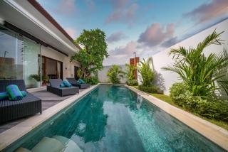 Selina - PROMO- Berawa - 3 BDR - Brand NEW Villa - HUGE Pool - Canggu - 3