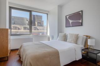 Blueground Hudson Yards gym rock wall arcade NYC-1453 - 1