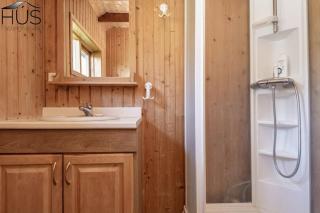 Cozy Cabin with Hot Tub - Kotströnd - 1