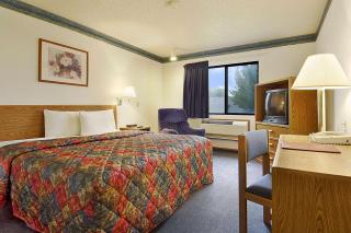 Super 8 by Wyndham Omaha/West Dodge - Omaha - 6