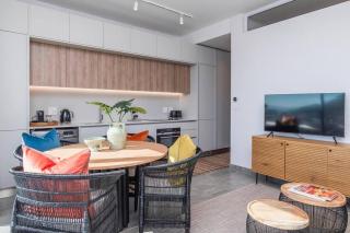 Modern Escape at The Rubik & Rooftop Pool, AC - Cidade Do Cabo - 9