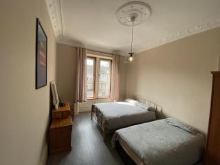 Spacious 3-Bed Apartment for Small Large Groups Close to BBC SSE Central Glasgow West End Free Parking - 8