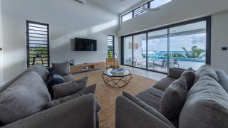 Beach front penthouse in Pereybere - 8