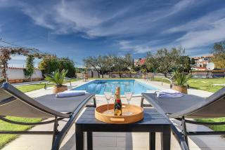 Villa Contessa Del Mar in Pula for 7 people only 200 meters from the beach & pet friendly - 1