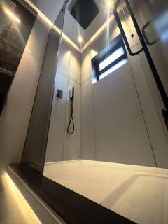 Luxurious in Abdoun Tower at 11th Floor - Amman - 3