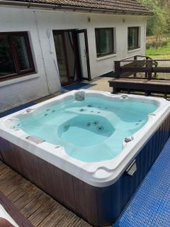 Captivating 5-Bed Cottage with private hot tub - 9