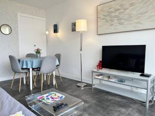 452 - Appartement T2 vue mer, à 50m de la plage. - - 2