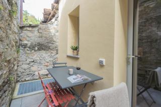 Urio's Castle Suites by Rent All Como - Carate Urio - 9