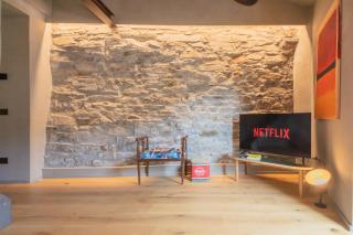 Urio's Castle Suites by Rent All Como - Carate Urio - 3