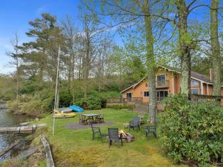 Lakefront Escape - Family Friendly Kayaks - Lake Ariel - 0