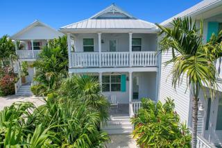 Isla Mirabelle - Waterfront Boutique Resort, Htd Pool, Dock, Walkable - 6