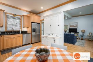 Lake Life Getaway - Condo near downtown! - Douglas - 3