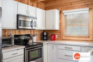 Wonderful Log Cabin near private beach and lake access - 5