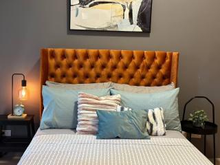 Private Condo Unit in Uptown Parksuites I & II - Manila - 8