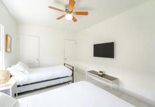 PRAIA Hotel Hollywood - 1