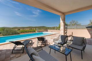 Villa Meadow with swimming pool - Budak - 9
