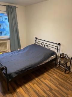 Graues Zimmer in Wohnung mit Balkon - Gelnhausen - 0