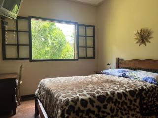 Refúgio Tranquilo na Natureza com Casa de Festas: Perfeito para Família e Amigos - 6