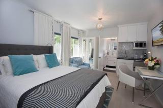 Beautiful renovated studio close to ocean! - 0