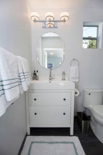 Beautiful renovated studio close to ocean! - 3