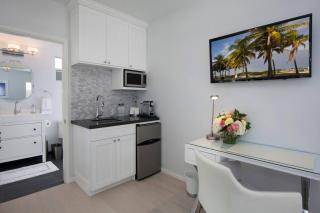 Beautiful renovated studio close to ocean! - 1