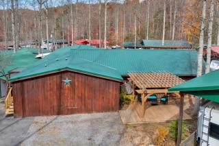 5BR Family Lodge in Gatlinburg with Hot Tub - Gatlinburg - 4