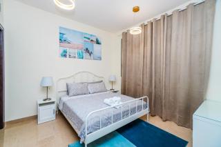 1 BR Apt, Miracle Garden with RoofTop Pool, King Bed, Gym,100mbps - Dubai - 9