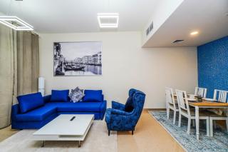 1 BR Apt, Miracle Garden with RoofTop Pool, King Bed, Gym,100mbps - Dubai - 2