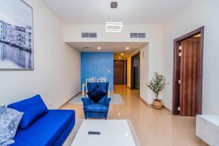 1 BR Apt, Miracle Garden with RoofTop Pool, King Bed, Gym,100mbps - Dubai - 1