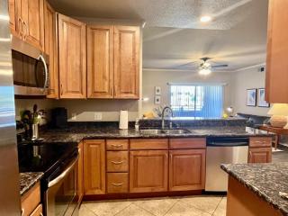 Gated Condo Heated Pool Spa Gym Near Zoo - Phoenix - 1