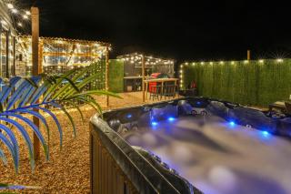 The Lodge at The Outside Inn - Mountfield - 2