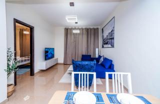 1 BR Apt, Miracle Garden with RoofTop Pool, King Bed, Gym,100mbps - Dubai - 4
