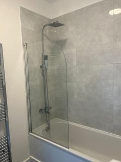 Stylish Barwell Home B with Free Parking - Sleeps 4 - - 2