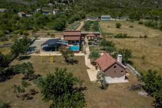 Secluded villa with a private pool near Split and Sibenik - Divojevići - 8