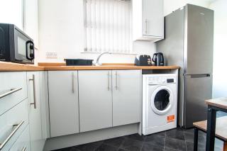 4 bed house parking Wi-Fi garden - 5